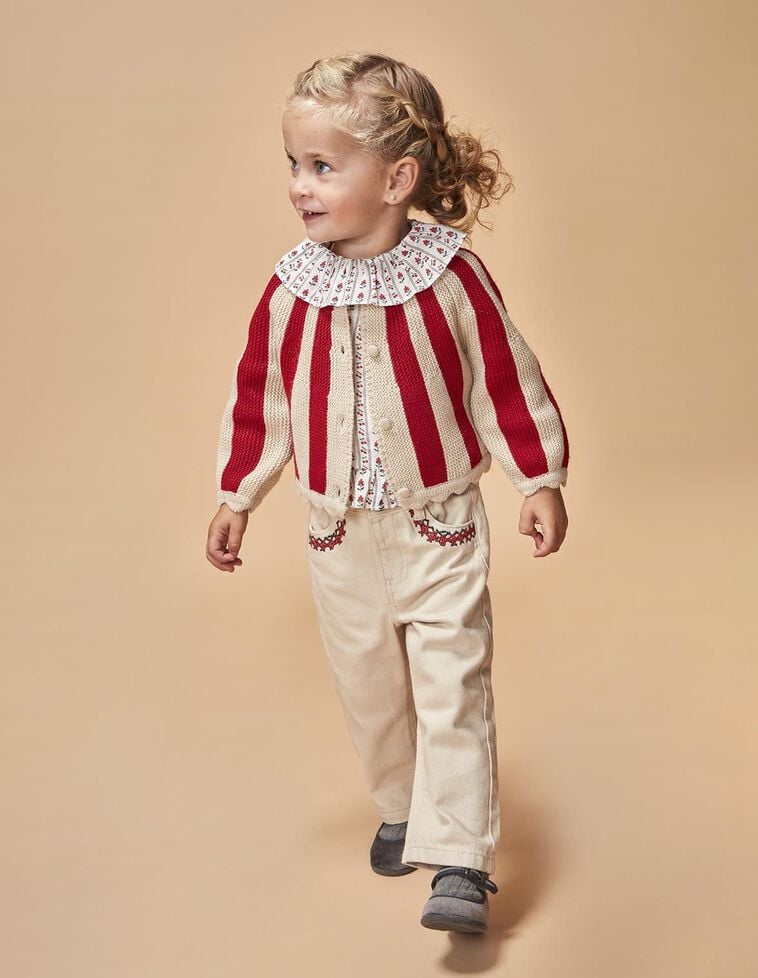 Pantalón recto con bordados piedra