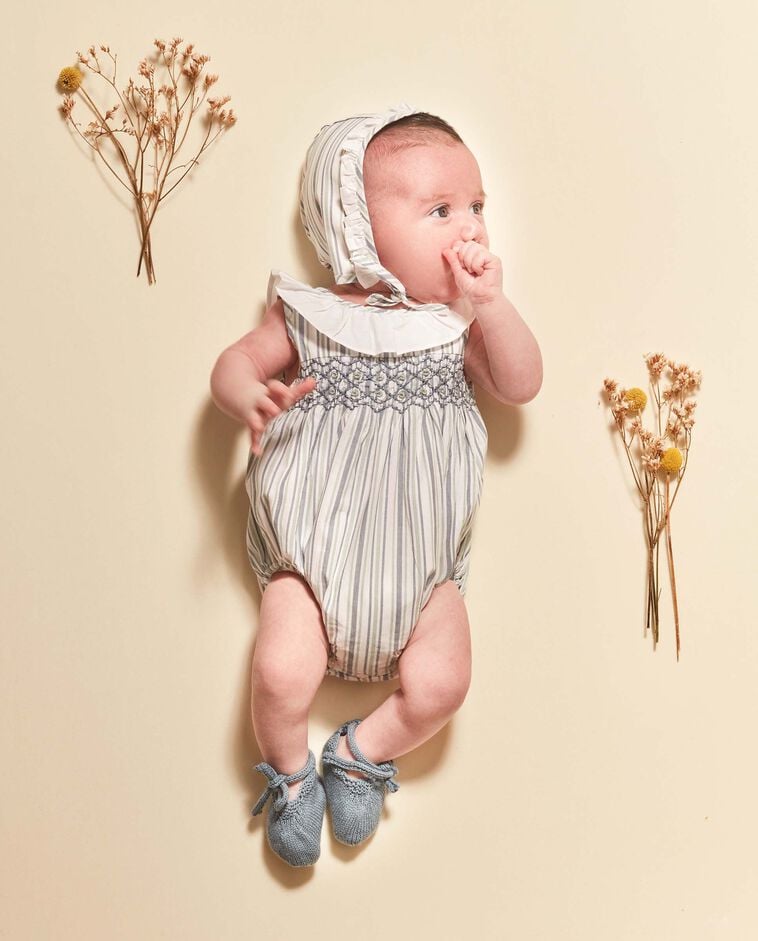 Conjunto ranita con smock blanco y capota