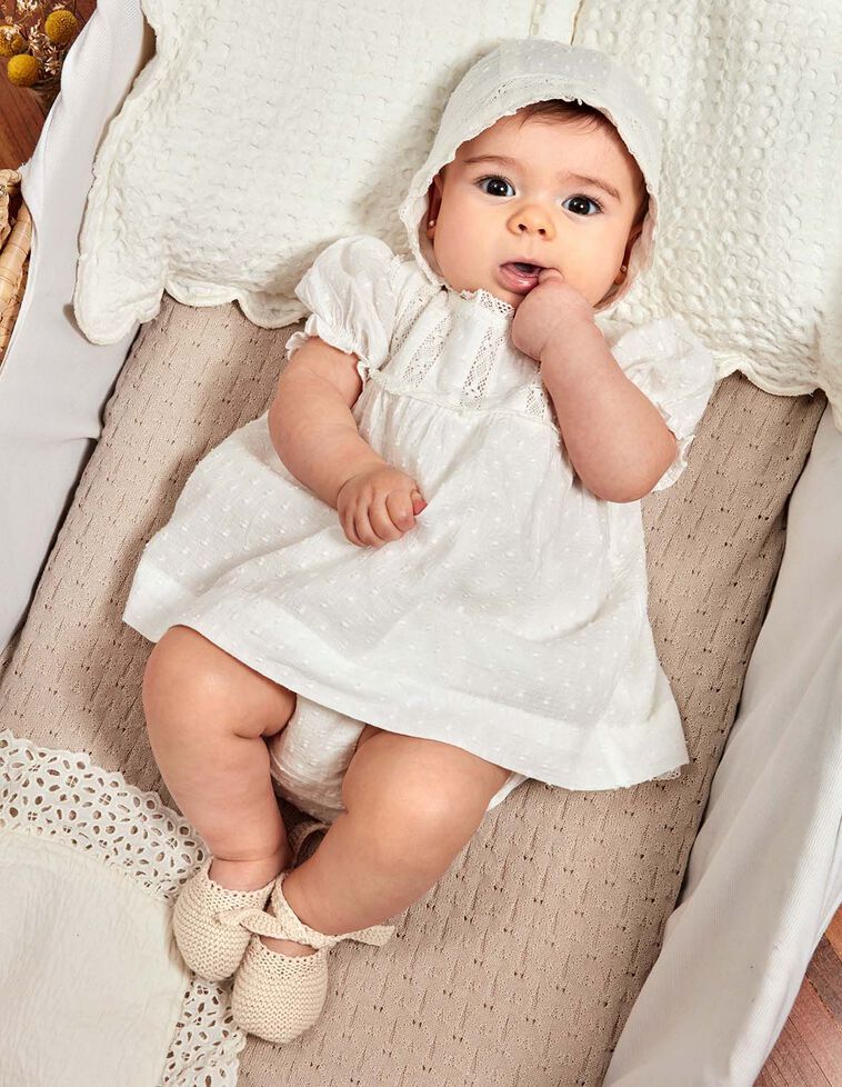 Vestido con encaje blanco