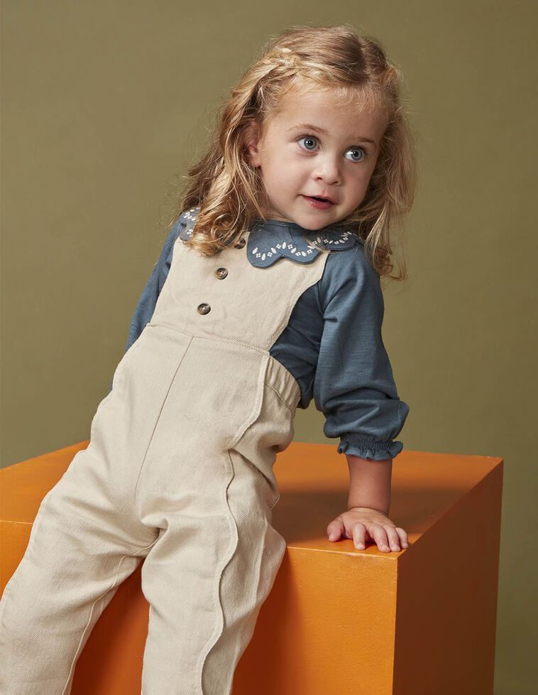 Peto con costuras onduladas piedra Peto con costuras onduladas piedra