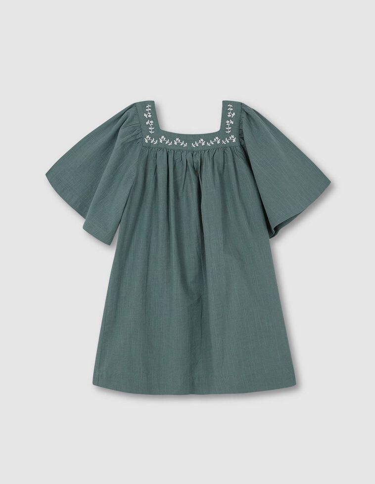 Vestido verde con bordados a contraste