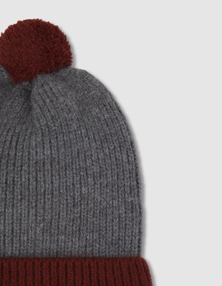 Gorro punto con pompon a contraste