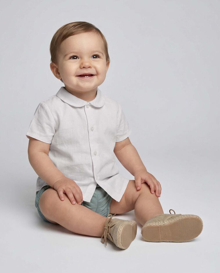 Camisa de manga corta de lino blanco