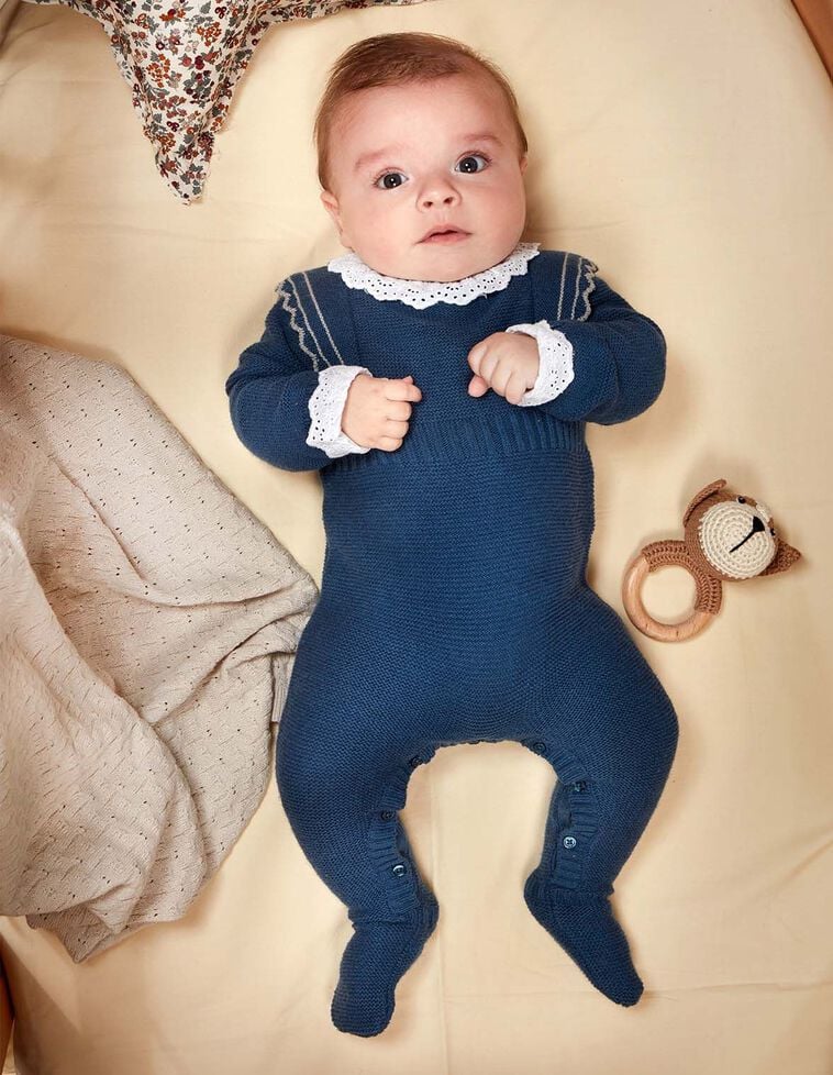 Pelele punto bobo con volantes azul con lana