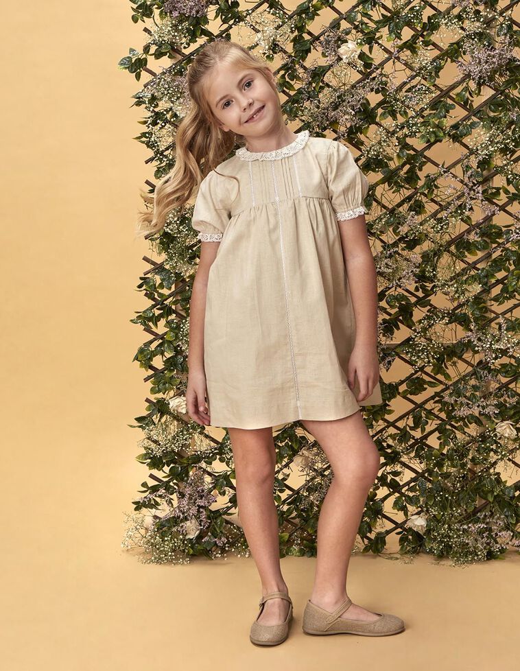 Vestido con lino con tiras bordadas marrón