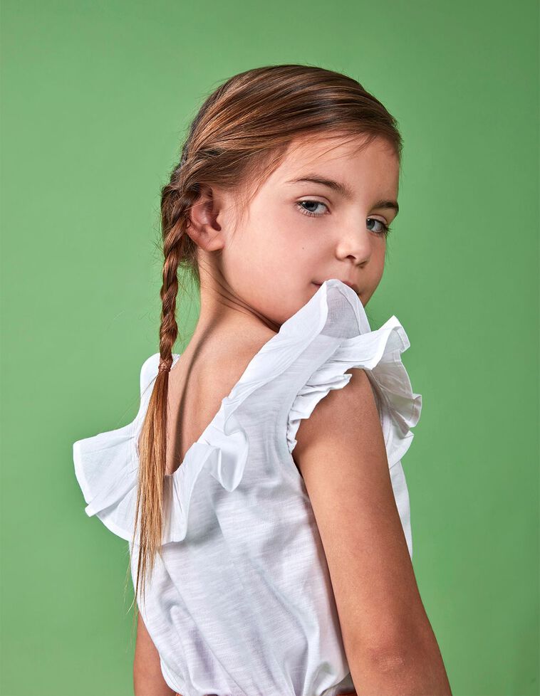 Camiseta blanca con volantes en popelín 