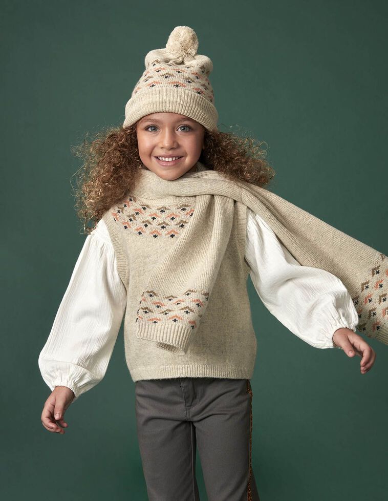 Gorro con intarsia y pompon piedra