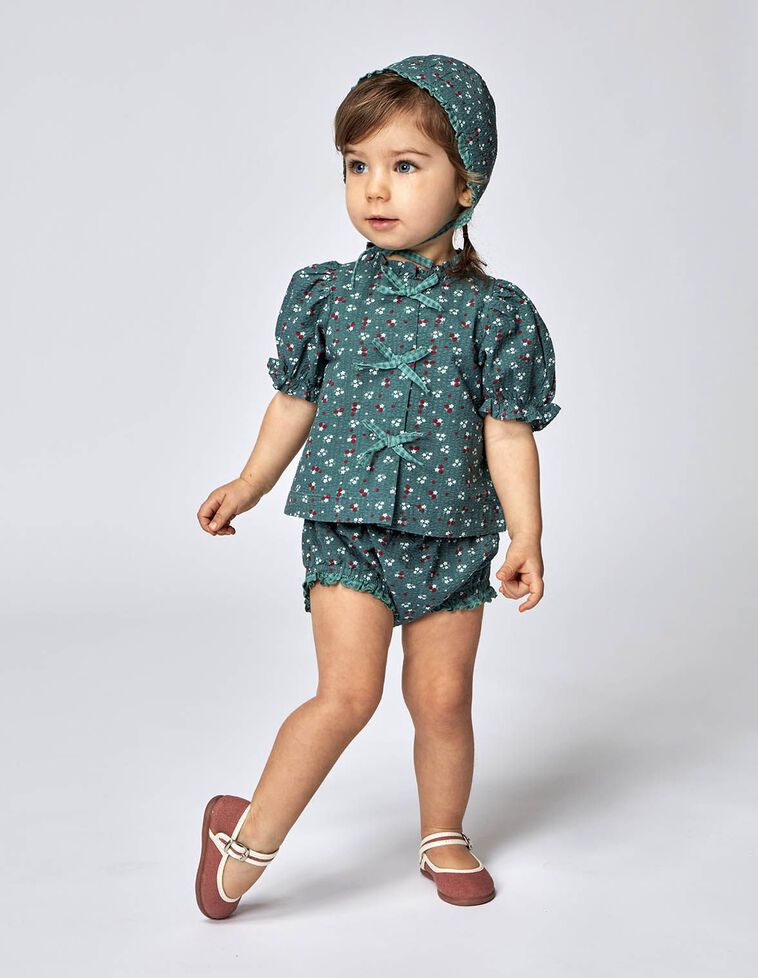 Conjunto  verde de camisa y pantalón a juego con capota