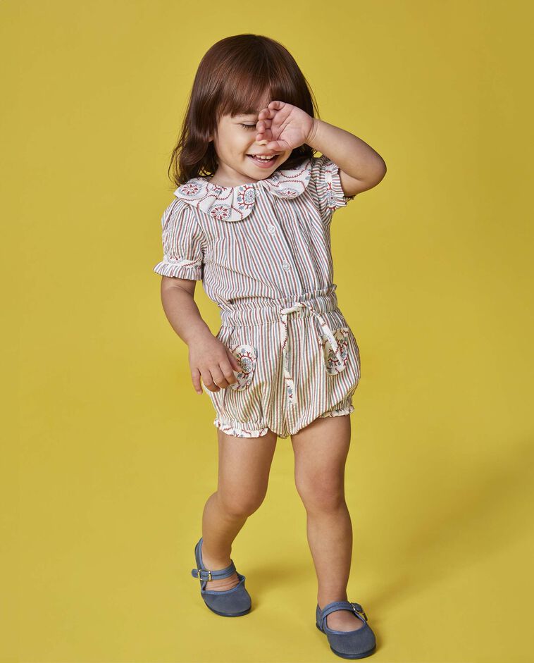Pantal&oacute;n bombacho corto con tejidos a contraste blanco