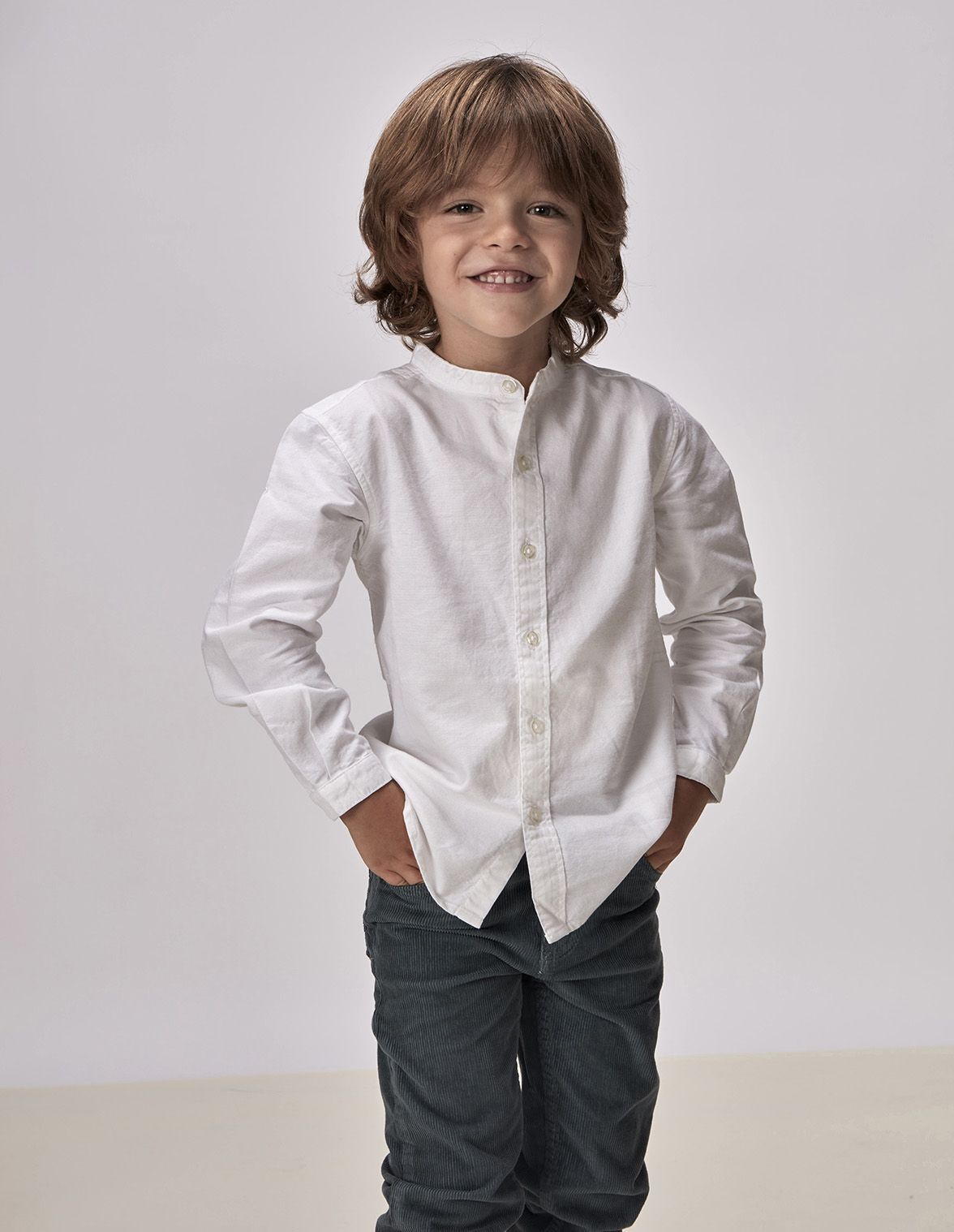 Camisa blanca hotsell cuello mao niño