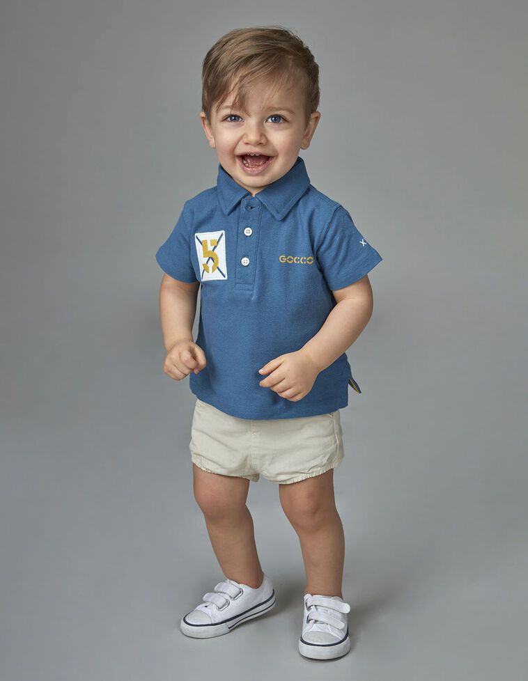 Polo con parches azul claro