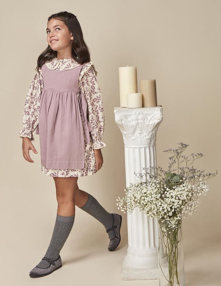 Vestido flores con delantal morado