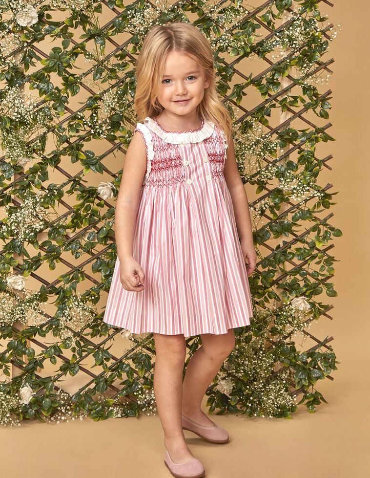 Vestido de rayas con nido de abeja a mano y volantes rosa