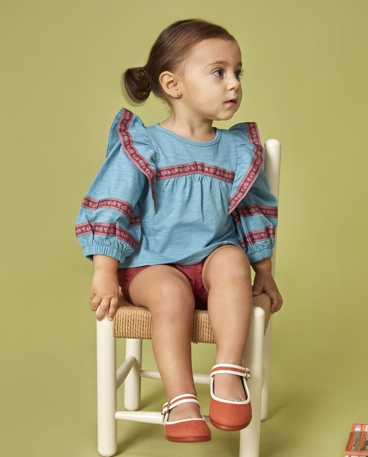 Camiseta con vivos a contraste azul