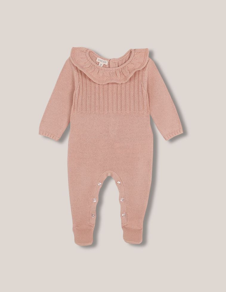 Pelele con cuello volante con calados rosa