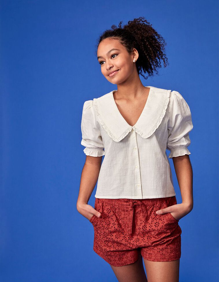 Blusa cuello con volante blanco roto