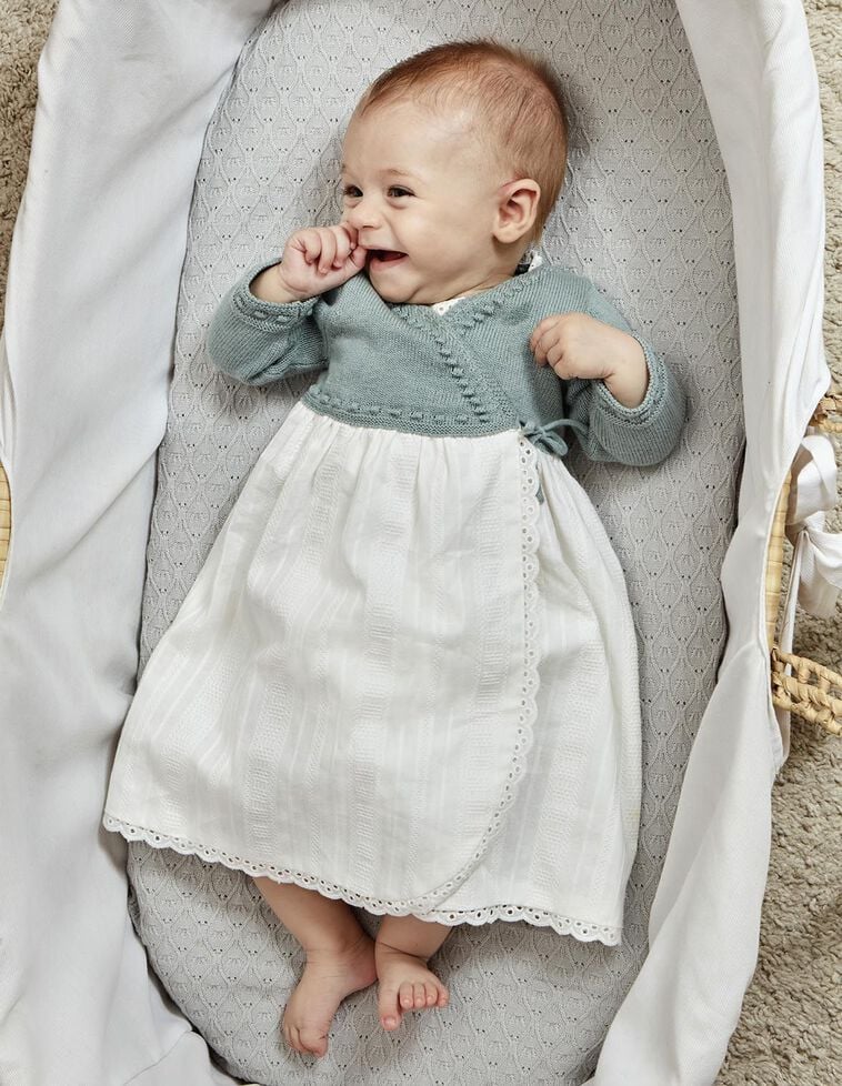 Faldón con lana y detalle lazo lateral blanco