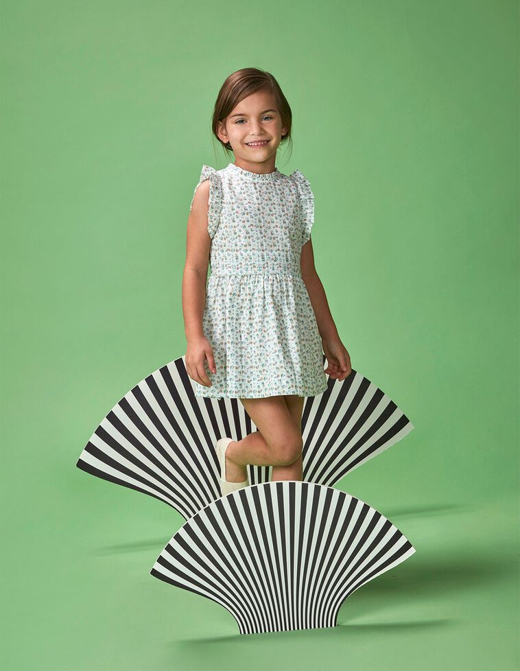 Vestido con estampado de flores volante en las sisas y jareta