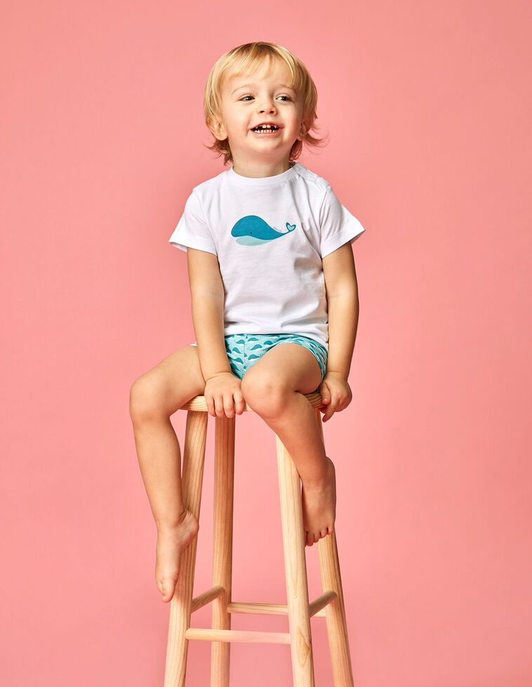 Camiseta blanca con estampado de ballena