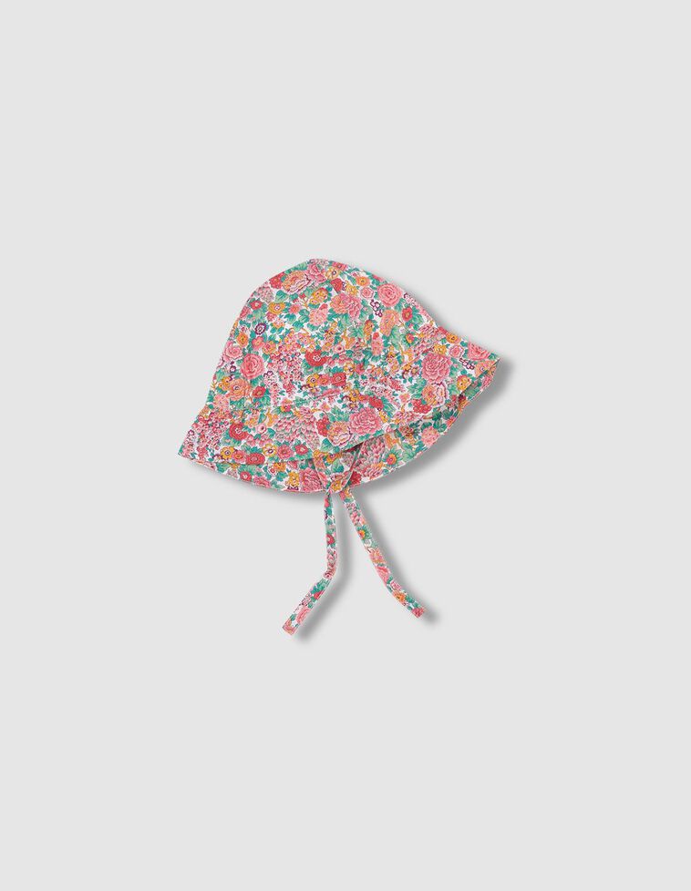 Gorro estampado con flor de Liberty 