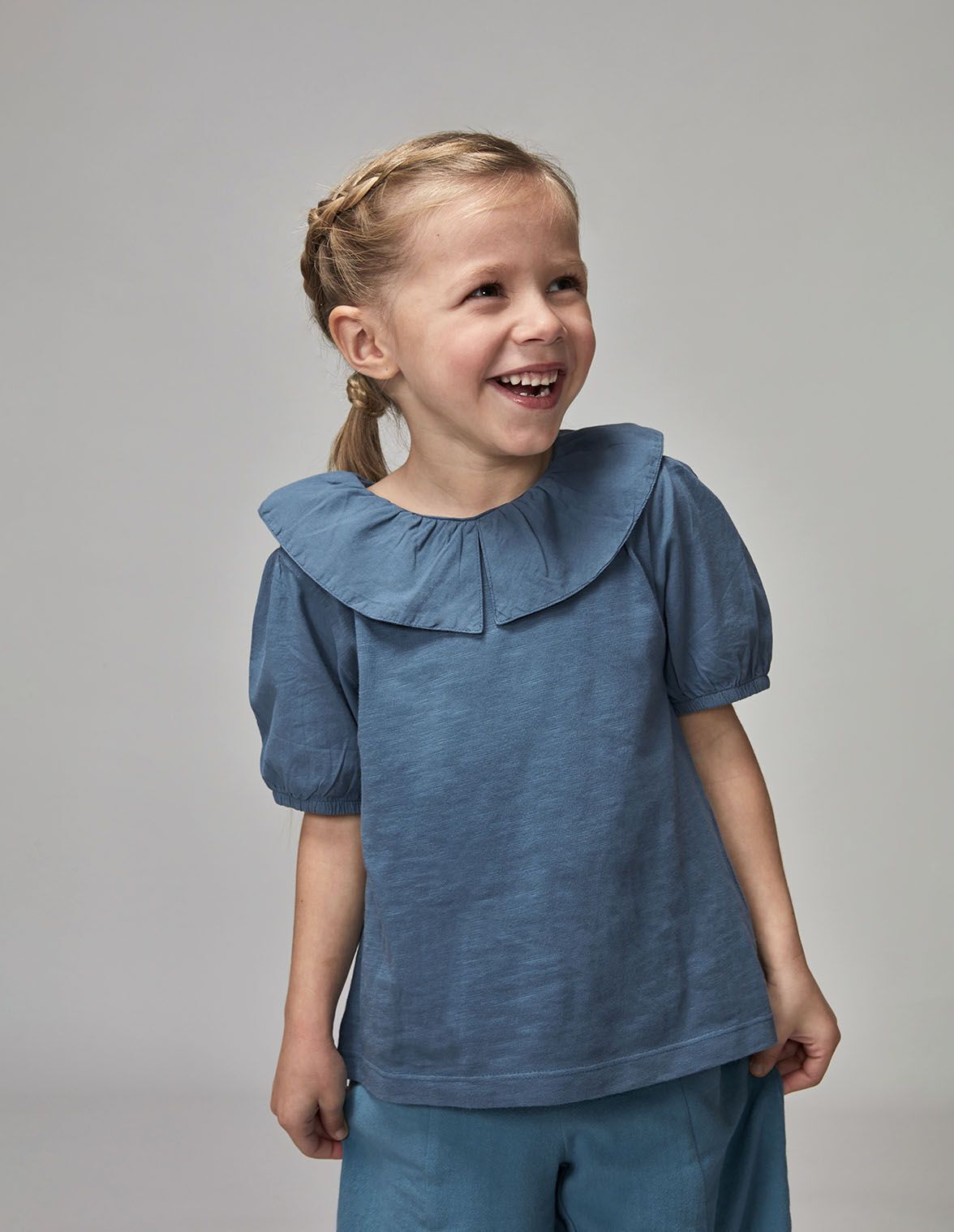 Camiseta niña cuello volante new arrivals