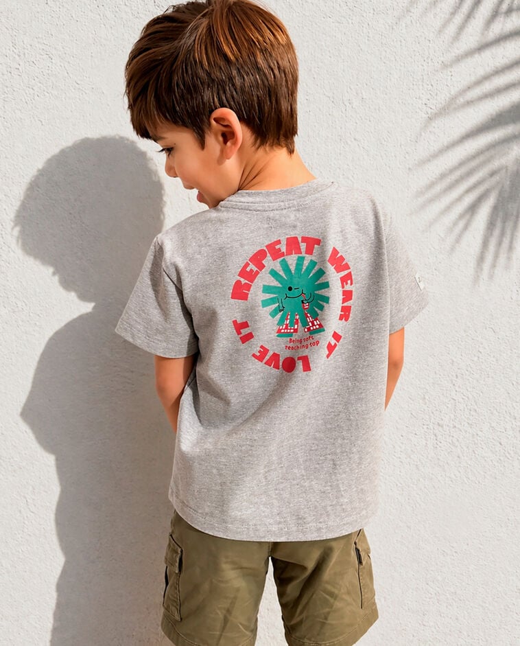 Camiseta con estampado gris