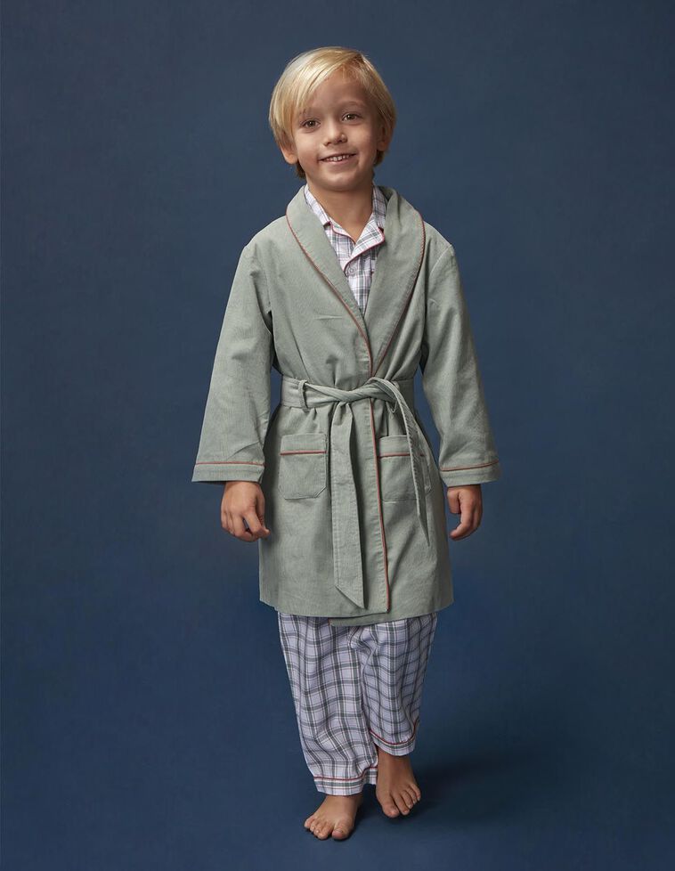 Bata de micropana con vivo a contraste verde