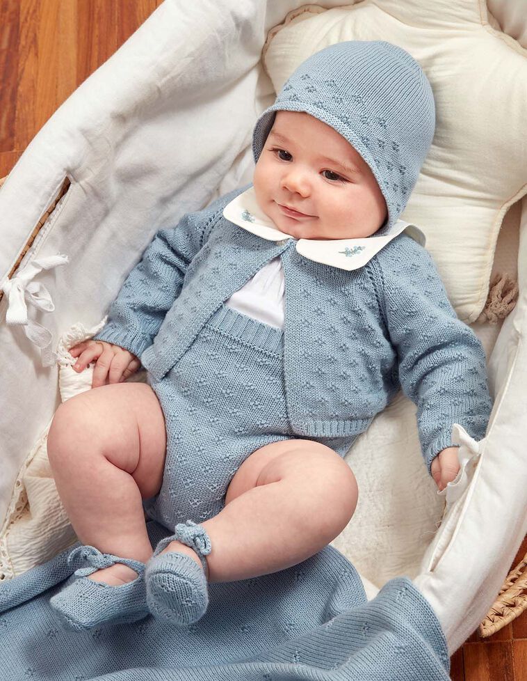 Chaqueta con calados azul claro