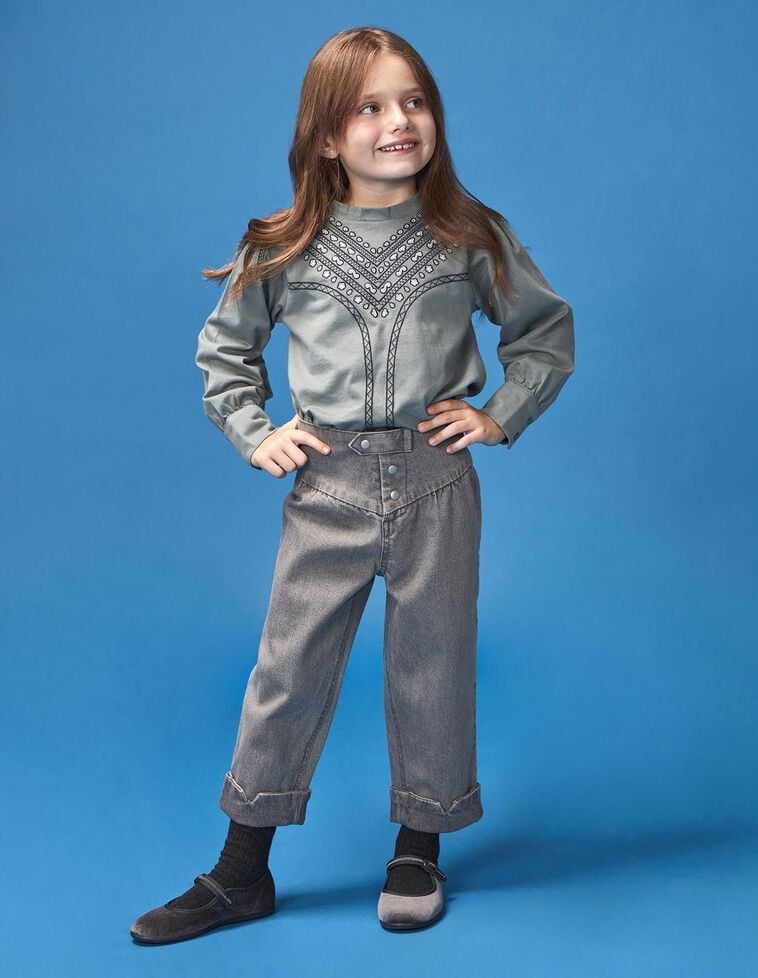 Camiseta con bordados verde oscuro